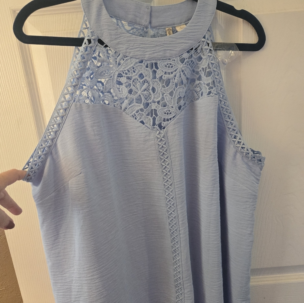 Women's Lace Trim Sleeveless Top - Picture 3 of 11